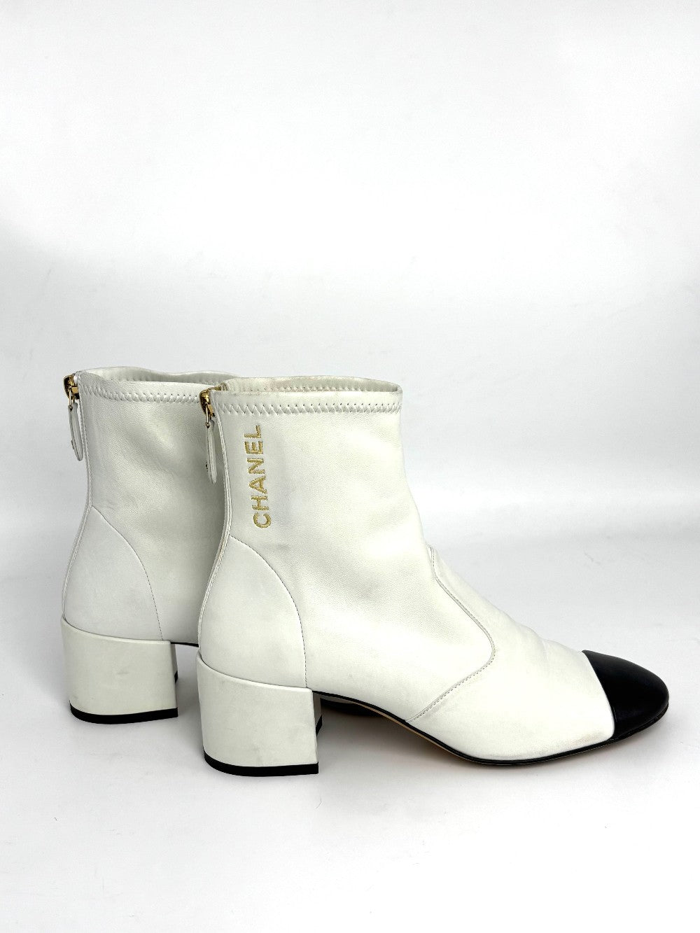 Preowned. Chanel Boots White. 36|8352