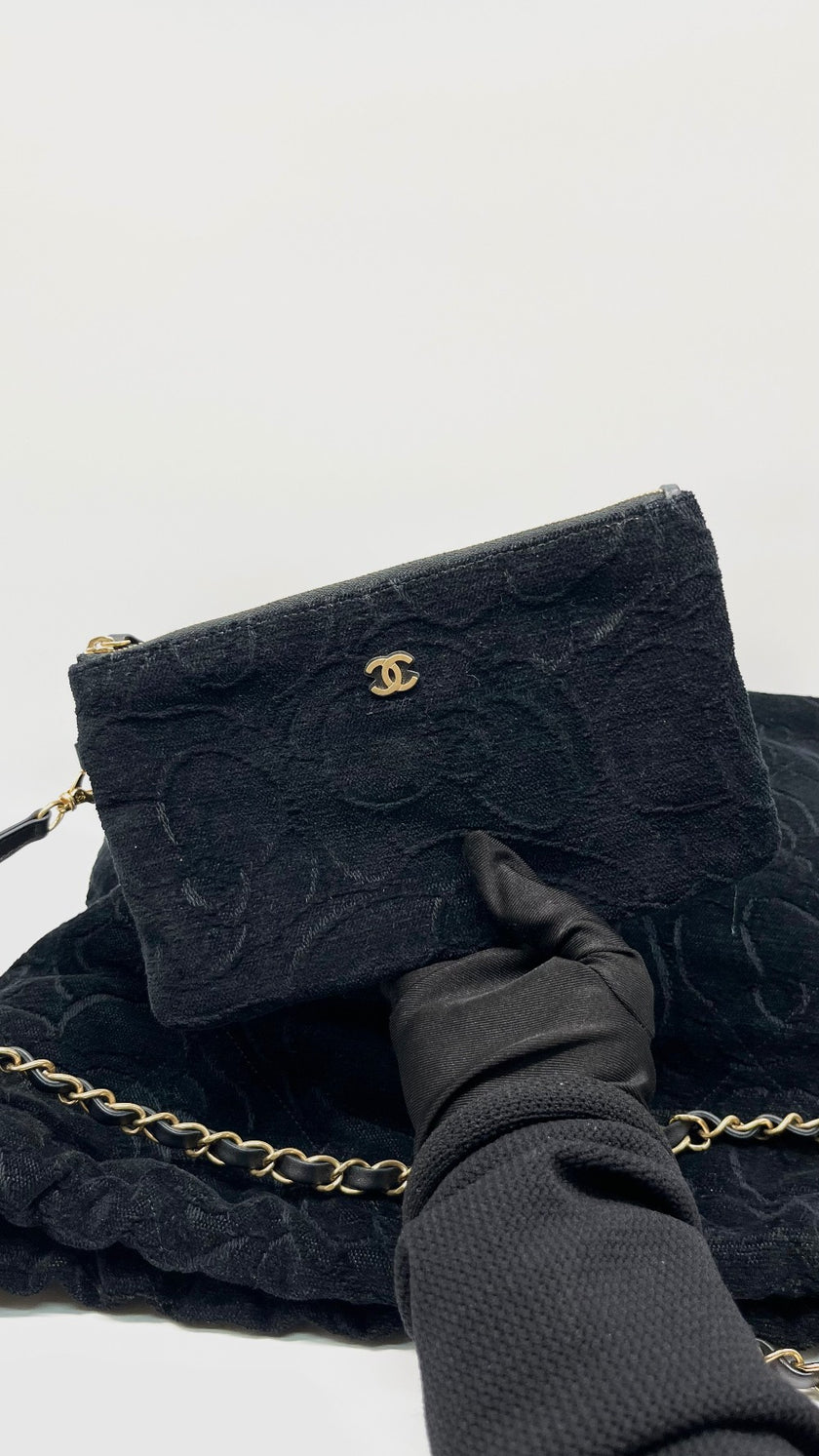 Preowned. Chanel 22 Black Velvet GHW. H2NHEX5L|10888