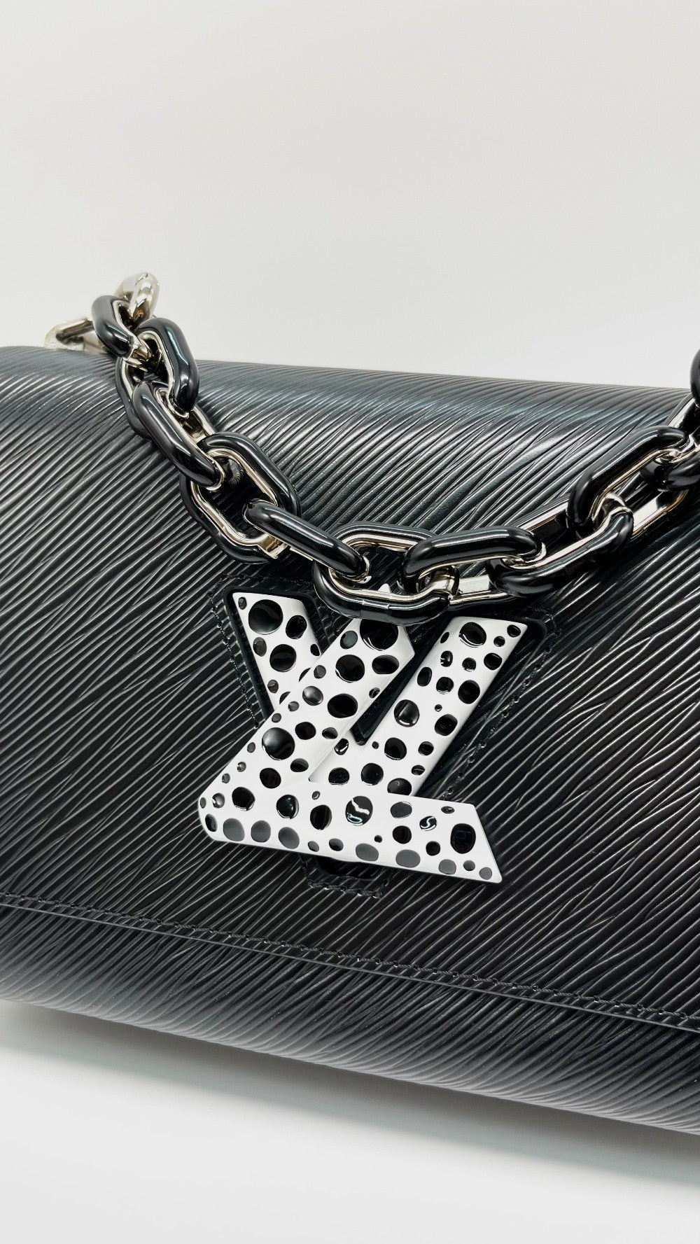 Like New. LV Twist Yayoi Black/White. MCHIP|10271