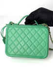 Preowned. Chanel Vanity Filigree Green Caviar GHW. 24008039|8056