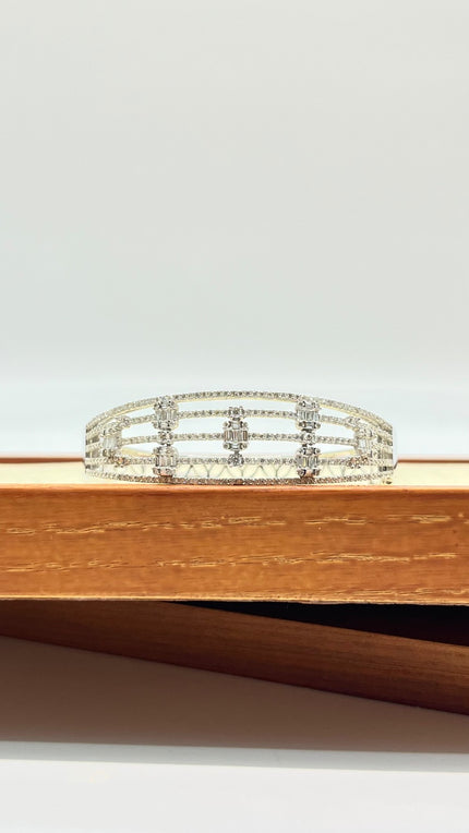Brand New. Diamond Bangle 18K White Gold 2.612Ct 19cm 20.32g|10929