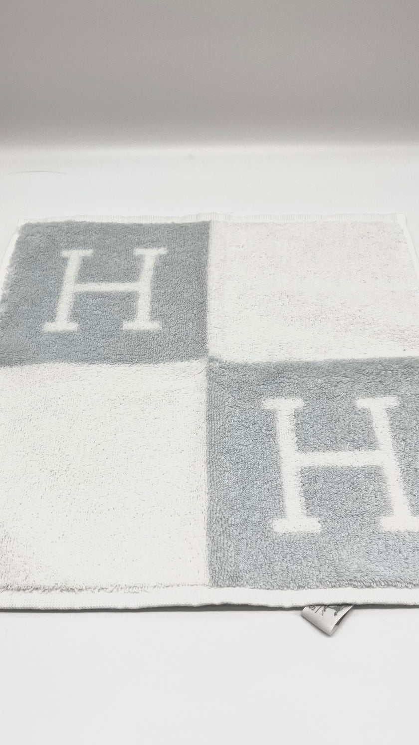 Brand New. Hermes Face Towel|9996