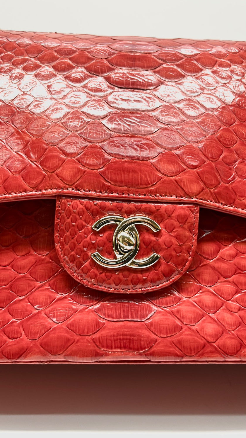 Preowned. Chanel Double Flap Jumbo Red Phyton GHW. 19198219|9858