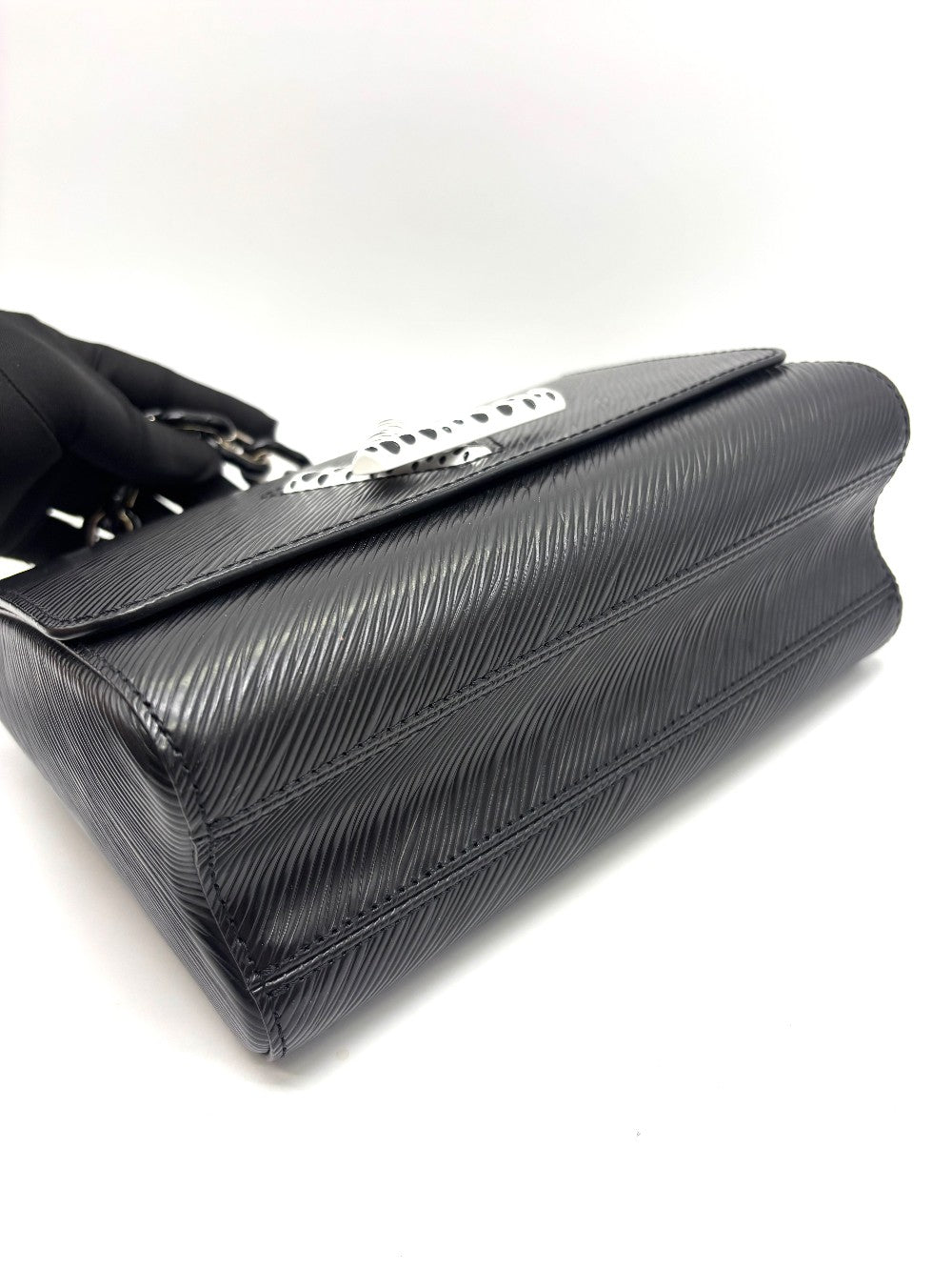 Brand New. LV Twist Yayoi Black/White PM|17680