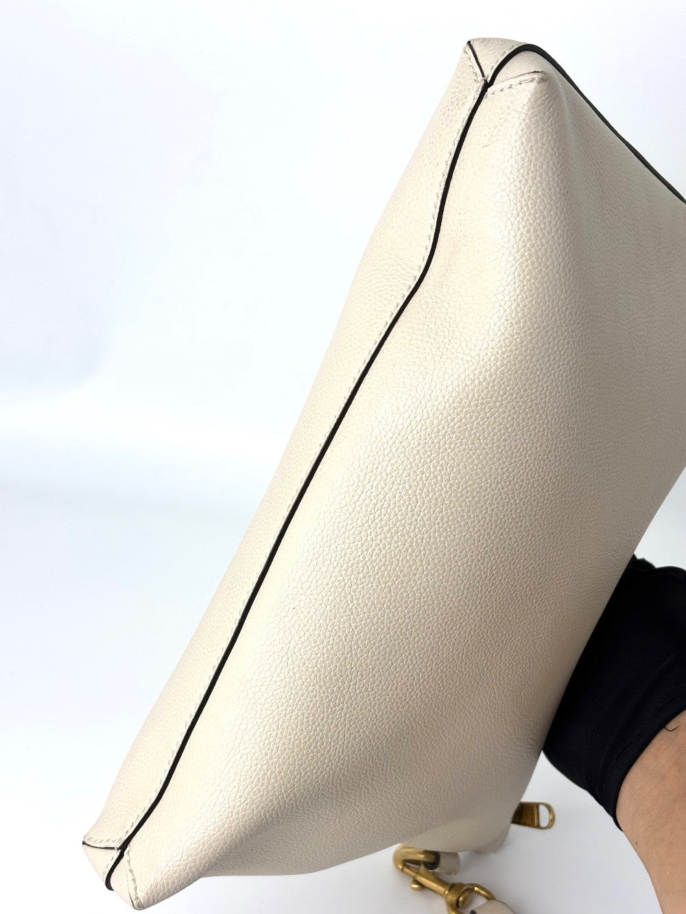 Like New. Gucci Clutch White. 572770-527066|6277
