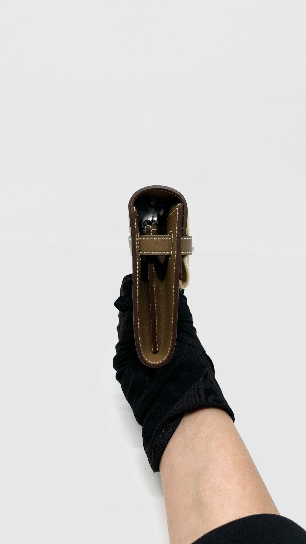 Preowned. Hermes Kelly To Go Etoupe Boxcalf PHW. WUS008GD|14342