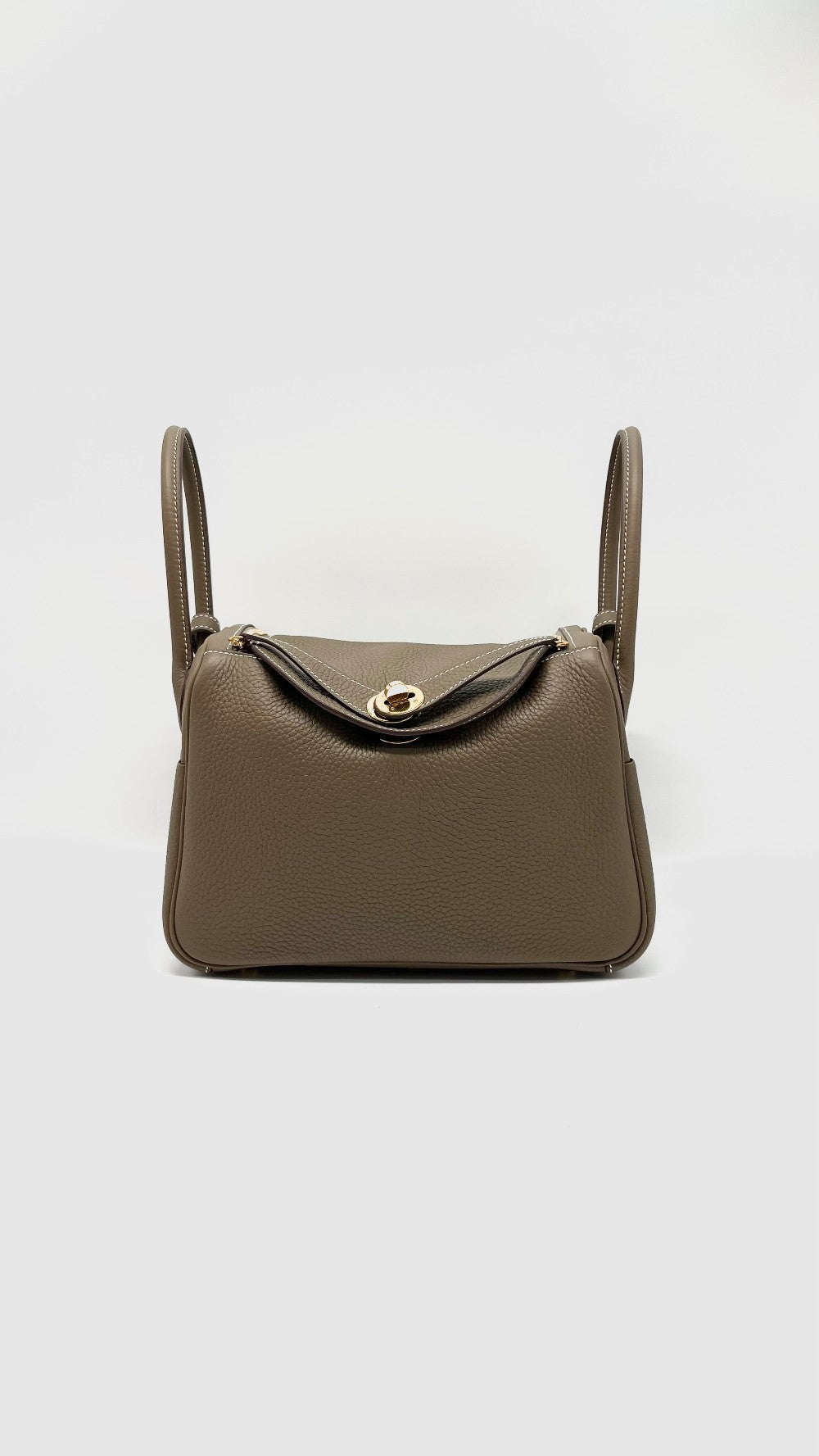 Like New. Hermes Lindy 26 Togo Etoupe GHW. UPY898CU|13319