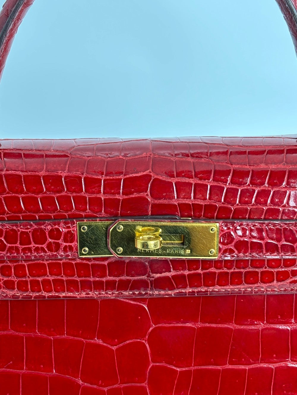 Preowned. Hermes Kelly 28 Rouge Cerise Porosus Crocodile GHW. circle Z|3394