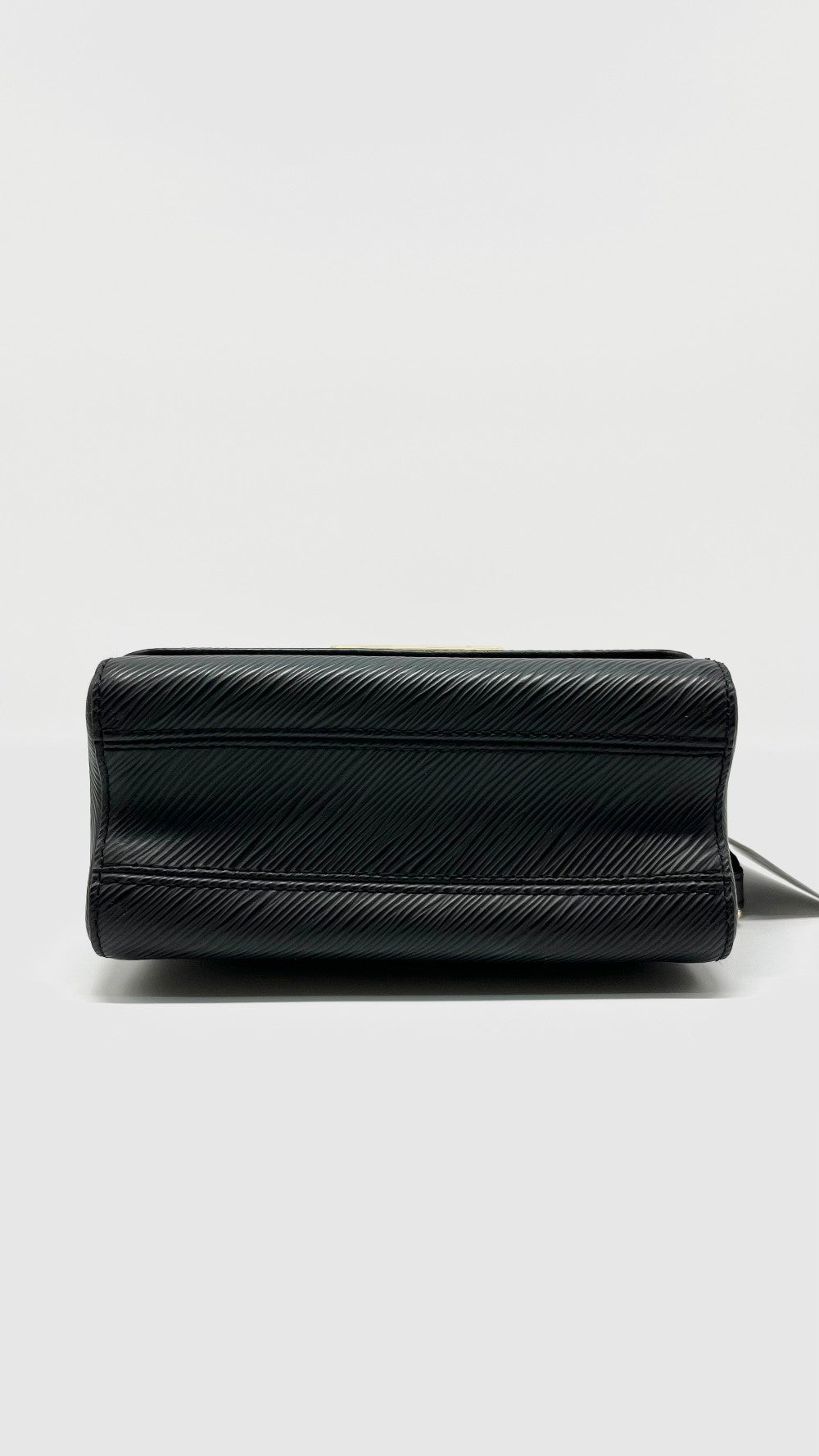 Preowned. LV Twist BB Epi Black GHW. SR4129|9220