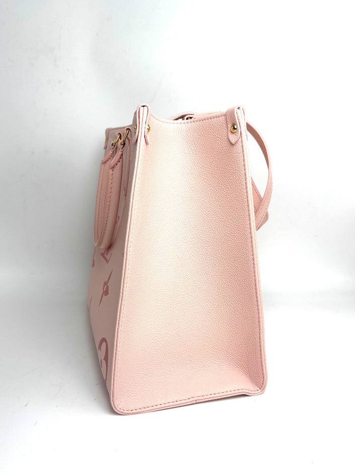 Brand New. LV On The Go MM Pink. Microchip|11081