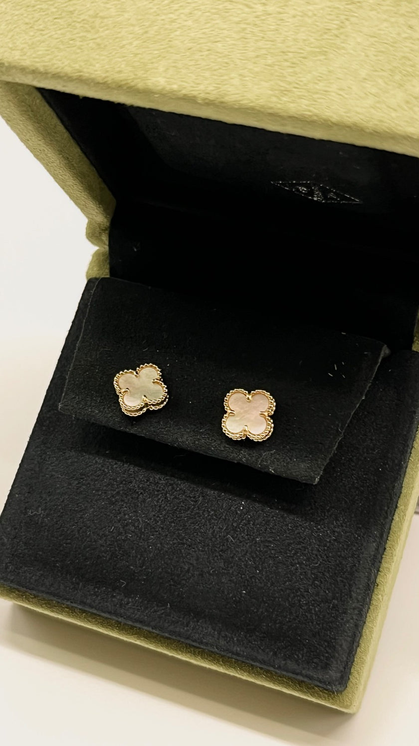 Brand New. VCA Alhambra Earrings MOP white|6195