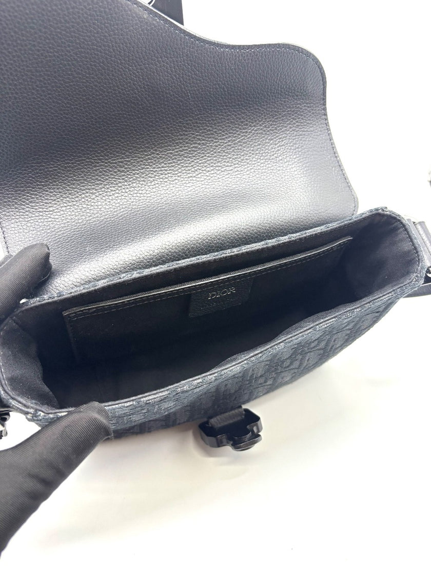 Preowned. Dior Saddle Messenger Oblique Black. 01BO0273|17674