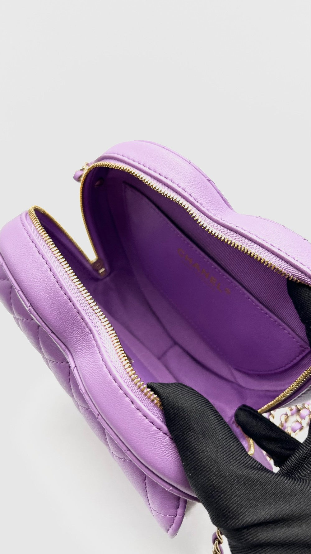 Unused. Chanel CC Inlove Heart Bag Purple Lambskin GHW. XN3K6N5C|15549