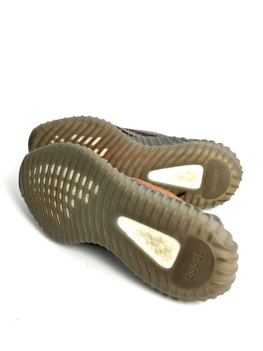 Brand New. Yeezy Boost Sneakers Gray. 39.5|12636