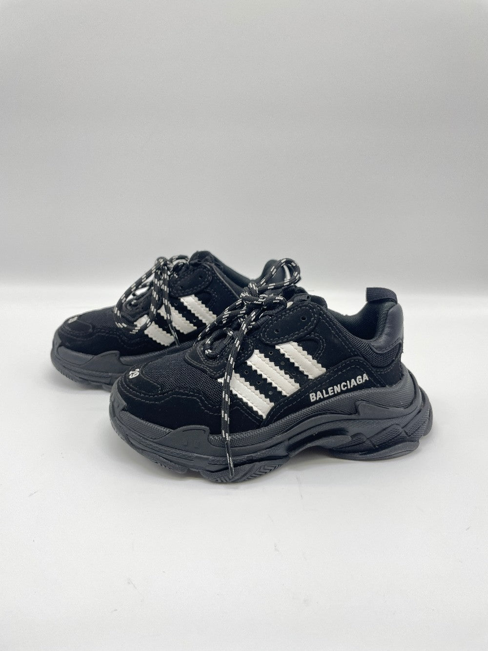 Preowned. Balenciaga x Adidas Triple S Sneakers for Kids Black & White. 29|10286