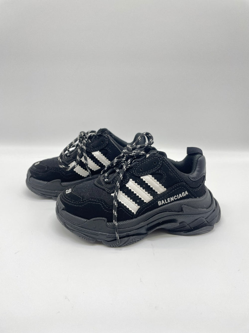 Preowned. Balenciaga x Adidas Triple S Sneakers for Kids Black & White. 29|10286