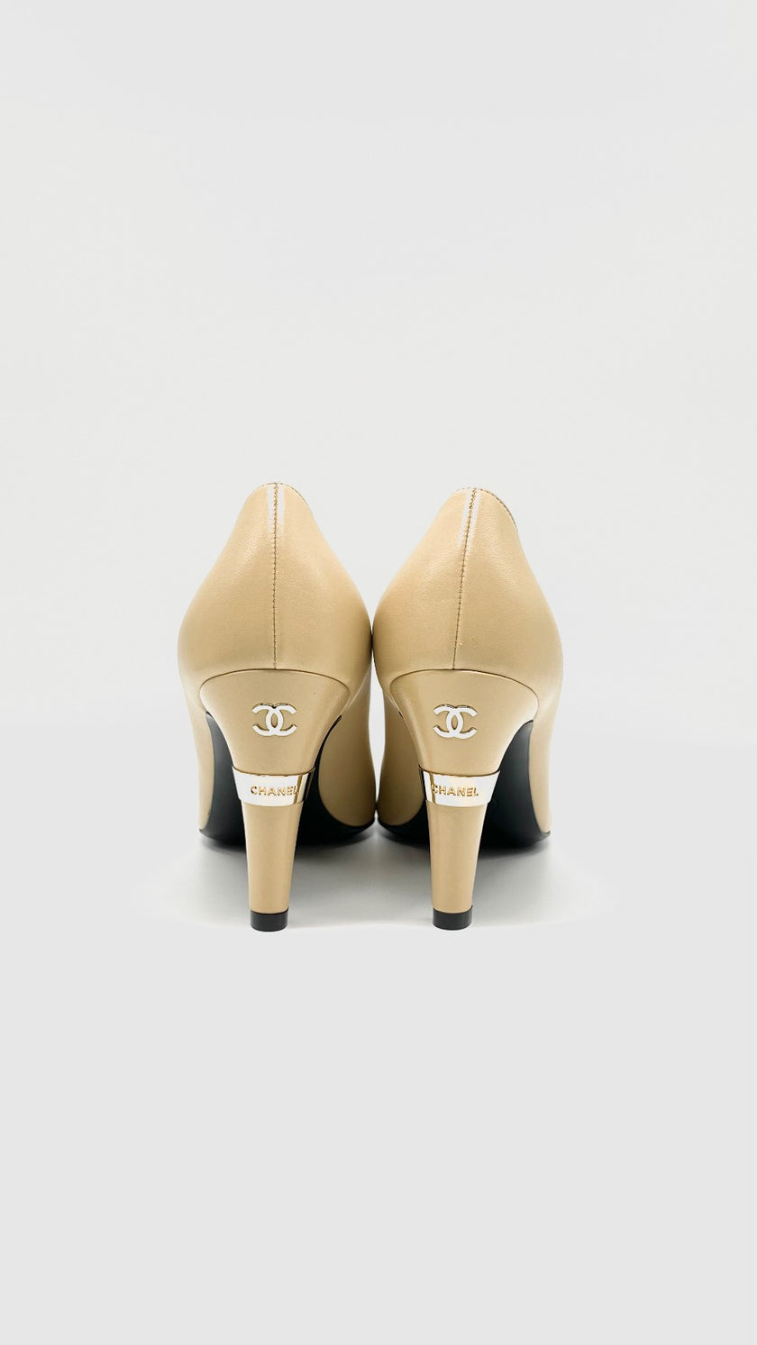 Brand New. Chanel Heel Beige W/ Gold. 37.5|9659