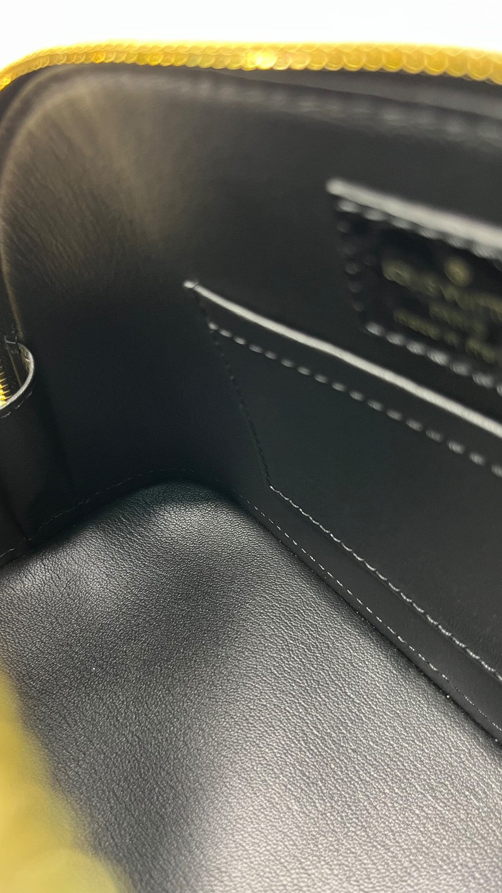 Brand New. LV Alma BB Vernis Croc Black|7860