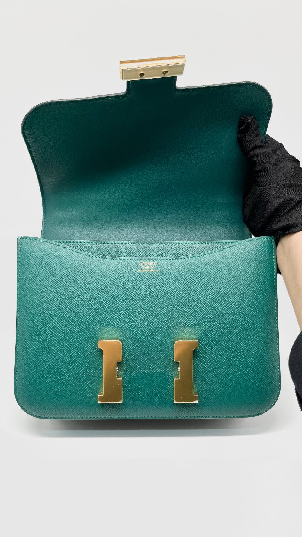 Like New. Hermes Constance 24 Malachite Epsom GHW. AST108FZ|14523