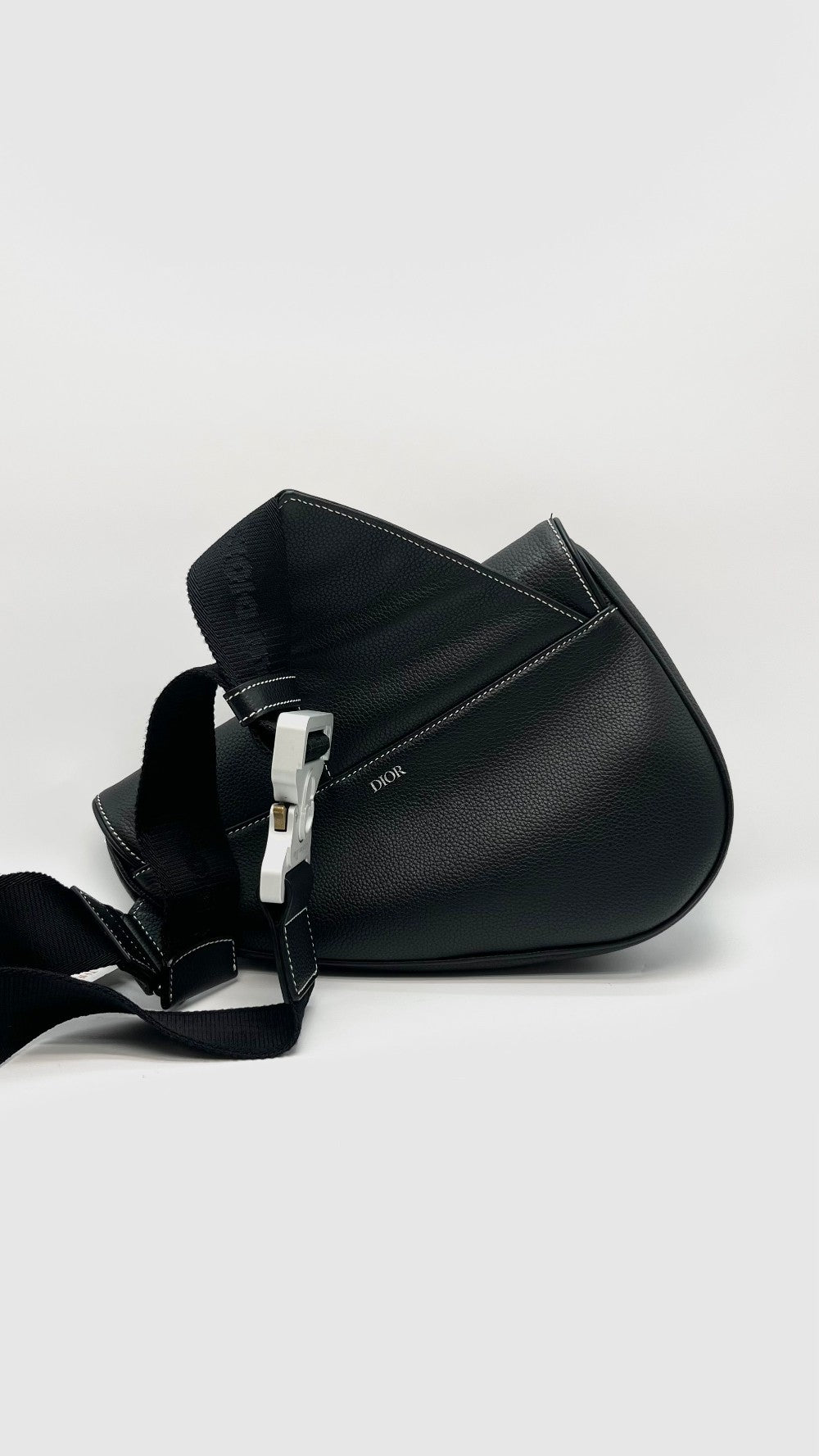 Like New. Dior Saddle Grained Calfskin Black for Men. 11-BO-1211|16427