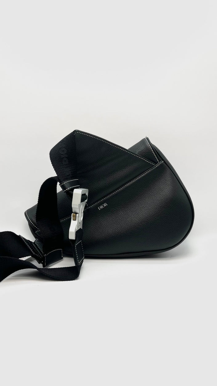 Like New. Dior Saddle Grained Calfskin Black for Men. 11-BO-1211|16427