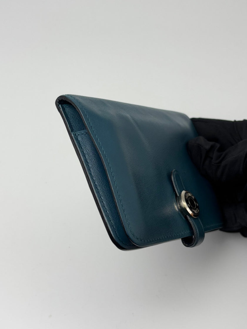 Preowned. Hermes Dogon Compact Wallet Blue Colvert. TNN011BB|6958
