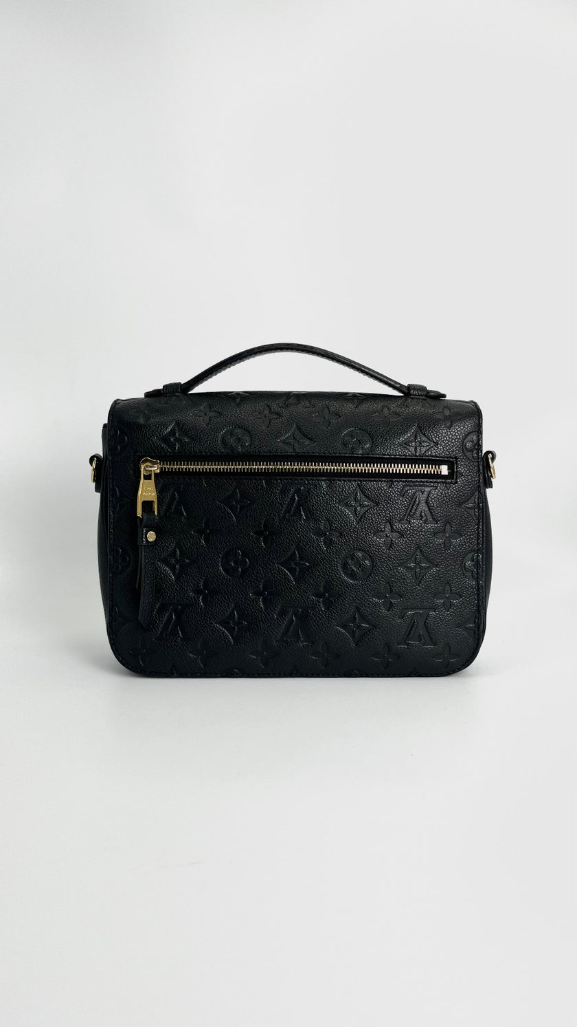 Preowned. LV Metis Black. AR4167|4897
