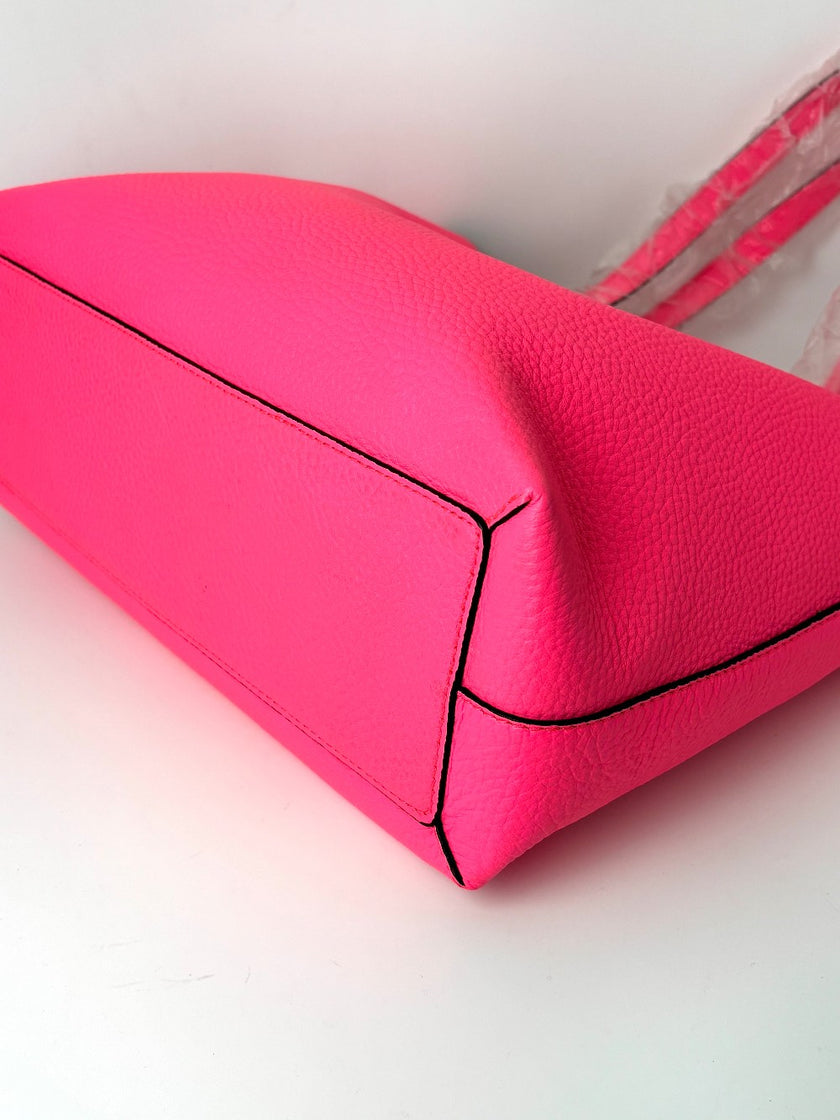 Brand New. Burberry Tote Pink|6263