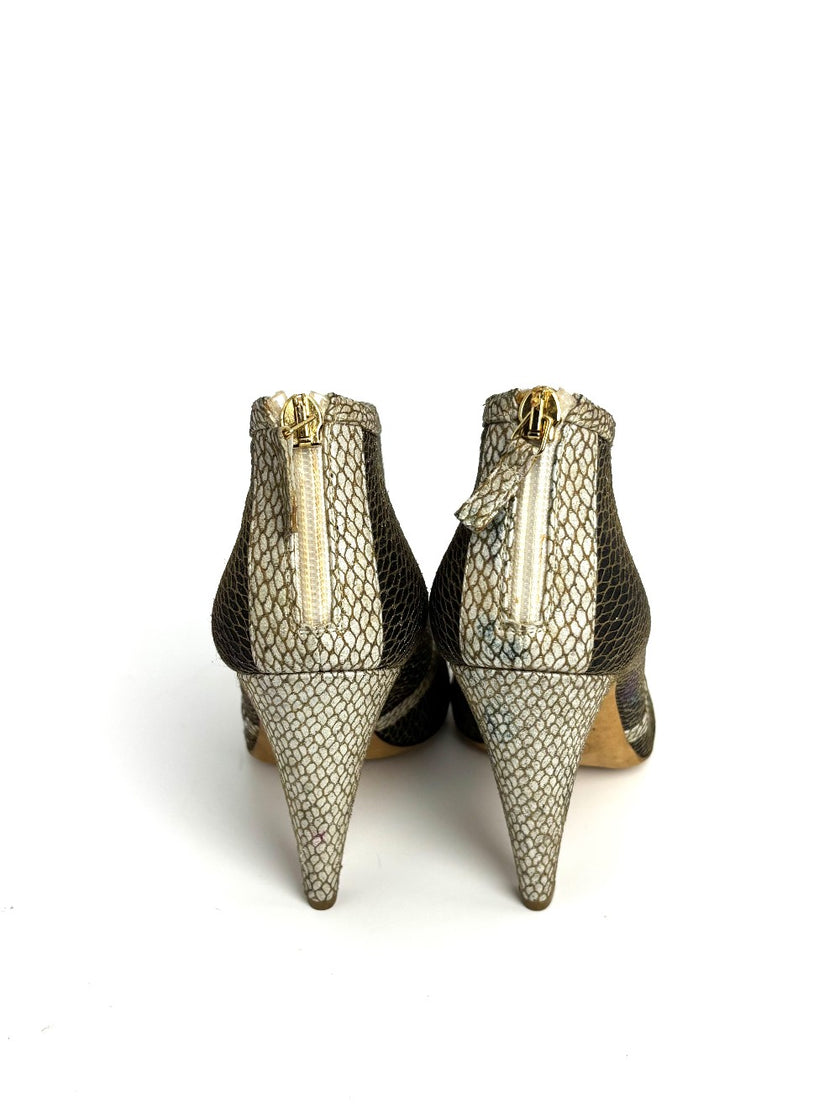 Brand New. Chanel Low Cut White. 35.5|10707