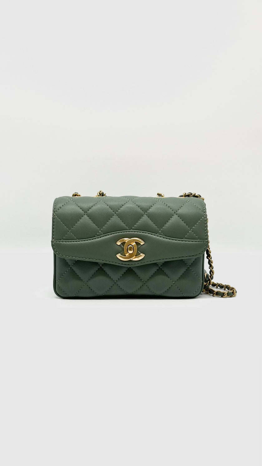 Preowned. Chanel Mini Flap Green Calfskin GHW. 25042160|7105