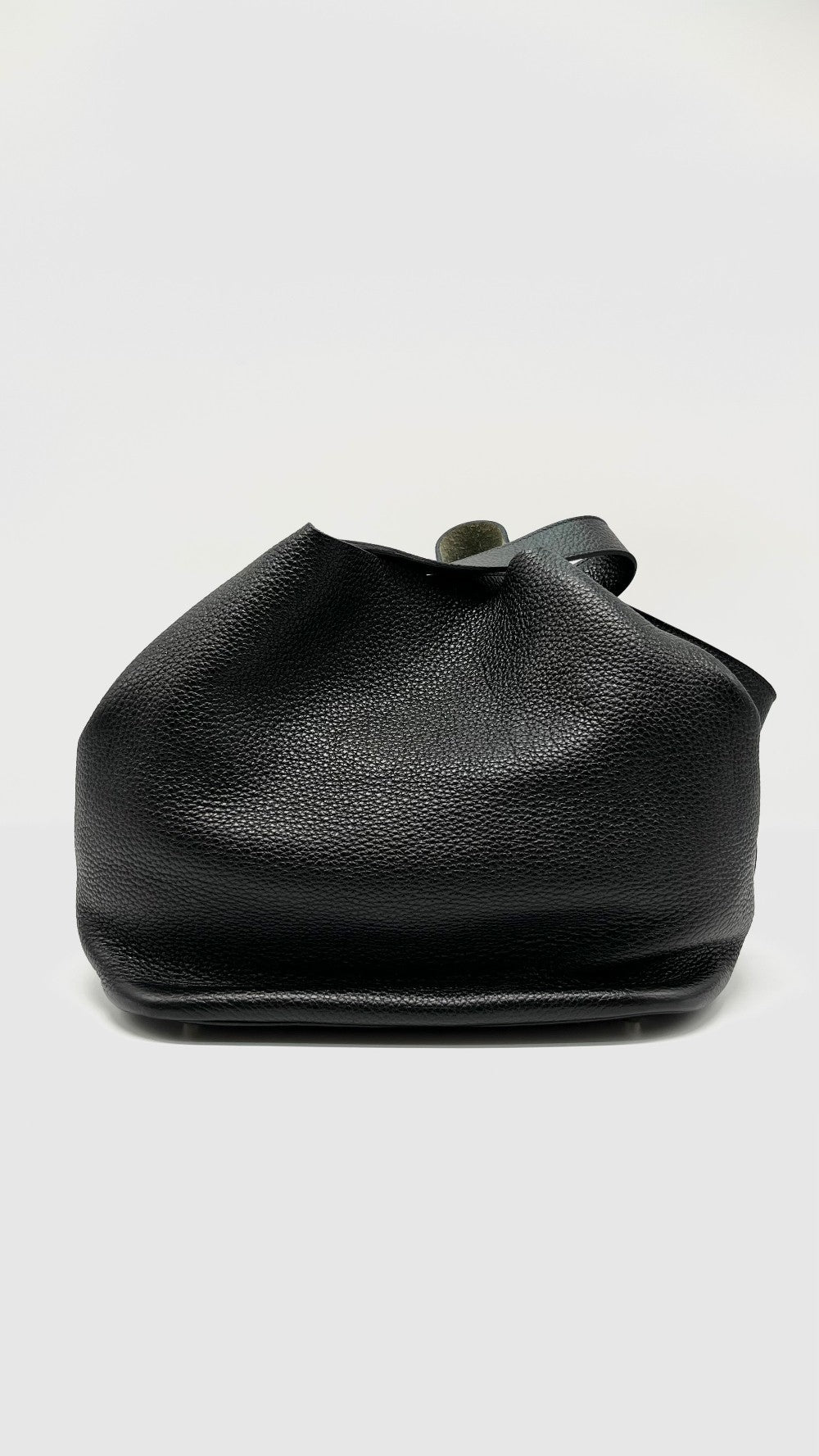 Preowned. Hermes Picotin 26 Noir Clemence PHW. P Square VP|9277
