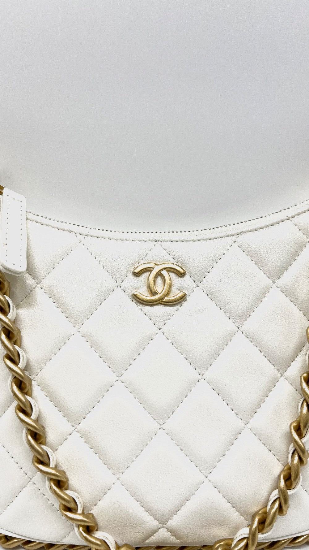 Unused. Chanel Quilted Hobo Chain White Lambskin GHW. L7CLTNEC|12327