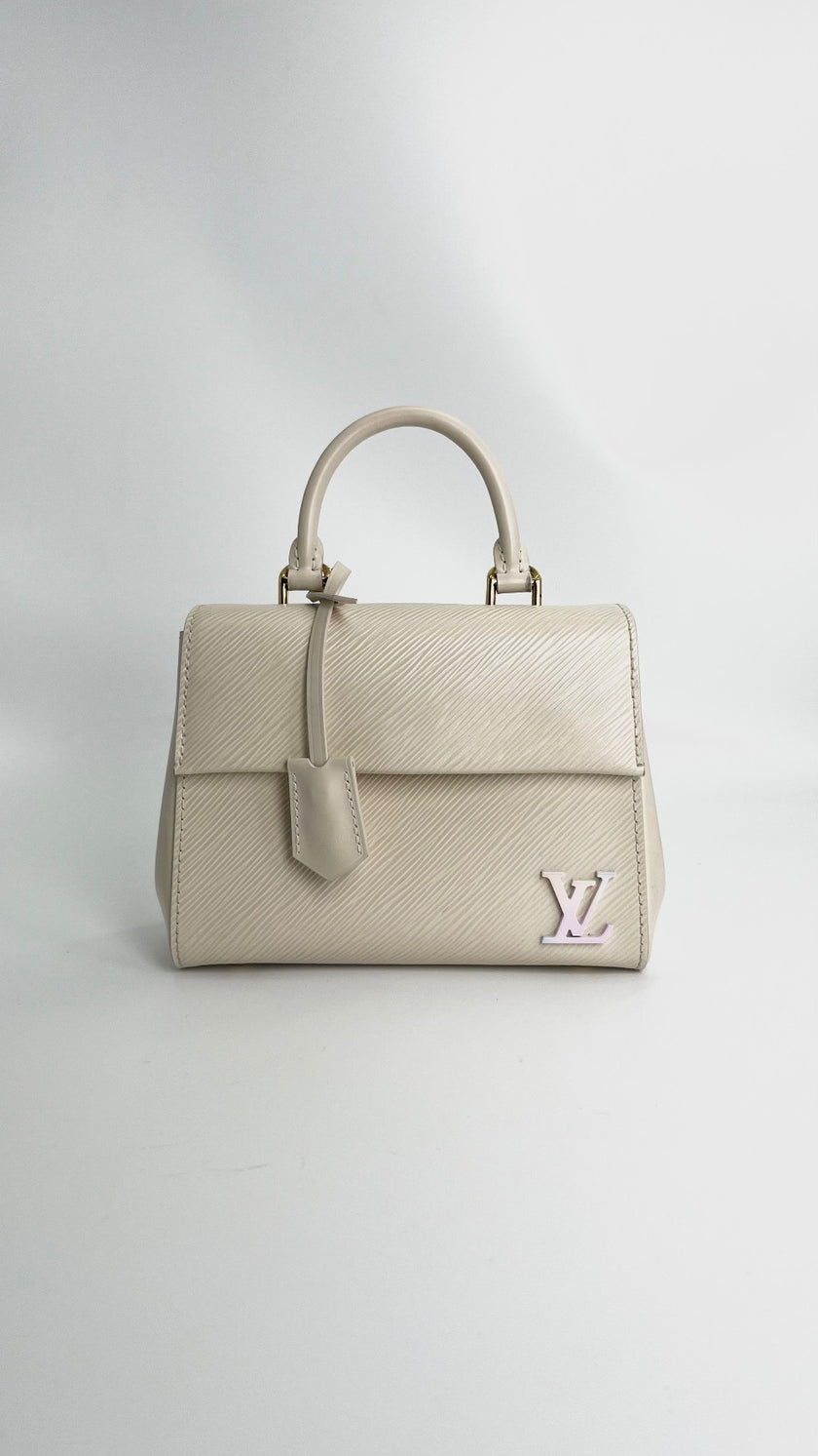 Preowned. LV Clunny Epi White Mini. Microchip|4810