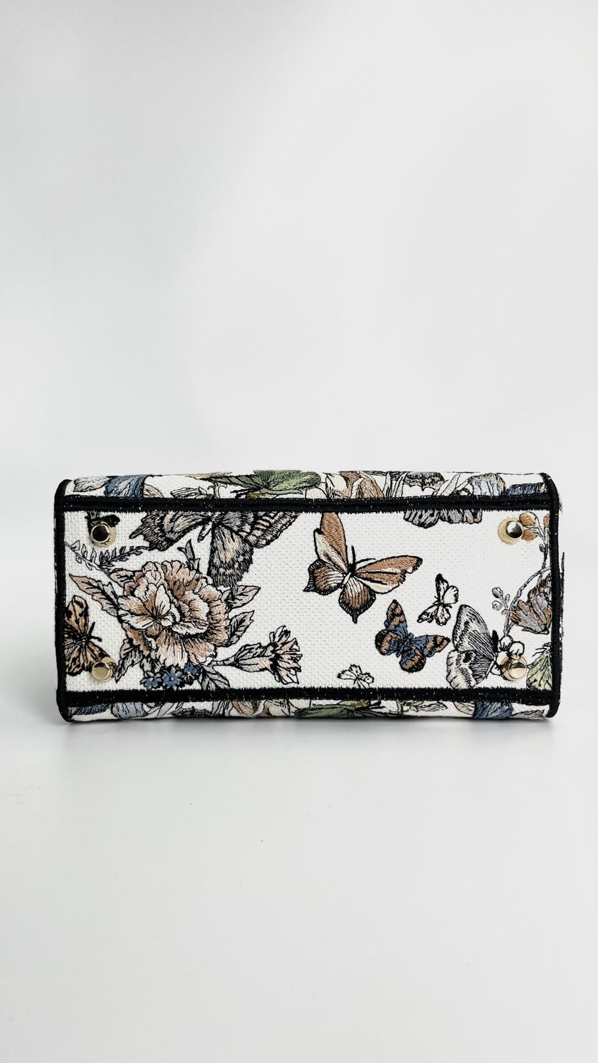 Brand New. Lady Dior D-lite Medium. 50-MA-0283|4427