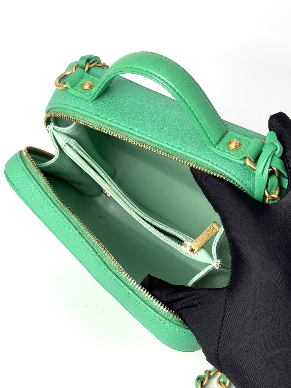 Preowned. Chanel Vanity Filigree Green Caviar GHW. 24008039|8059