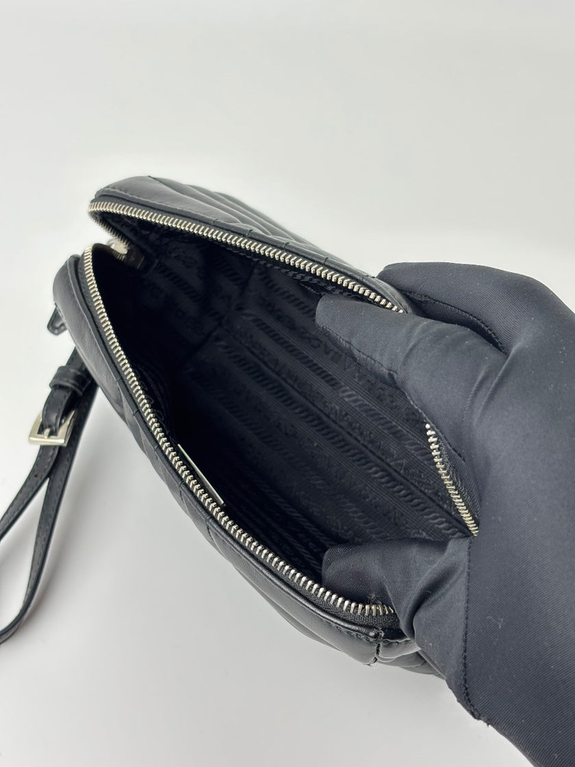 [SALE] Like New. Prada Maniglia Calfskin Wrislet Black|5950