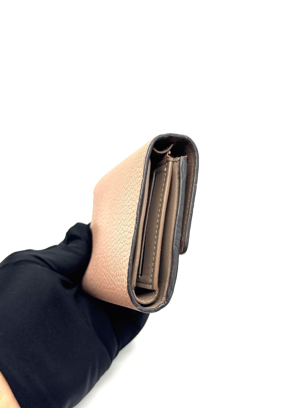Preowned. LV Capucines Compact Wallet Pink. MI1178|16968