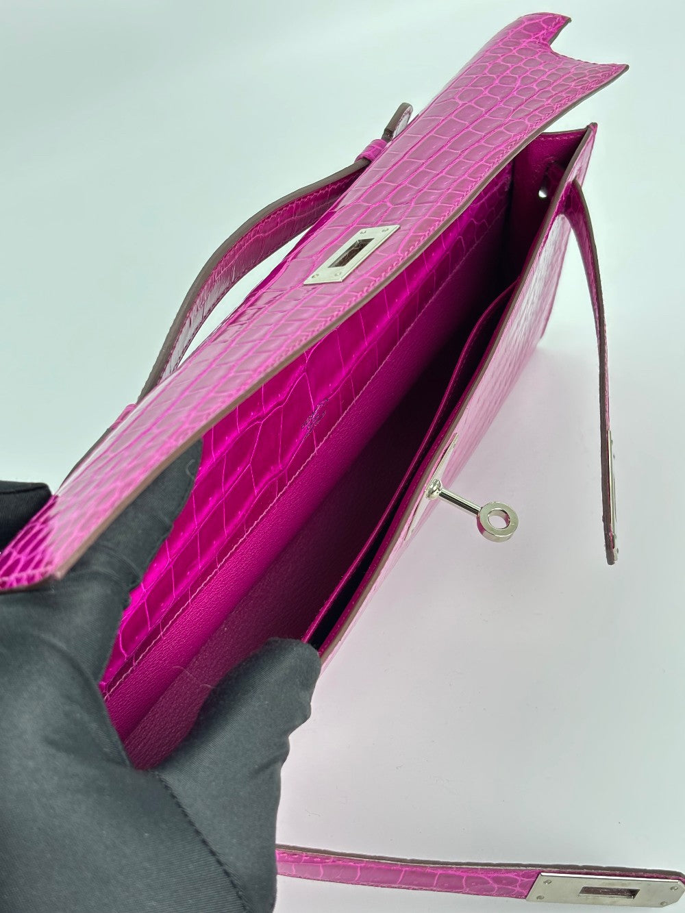 Preowned. Hermes Kelly Cut Croc Rose Scherehezade. XPI002FH|3362