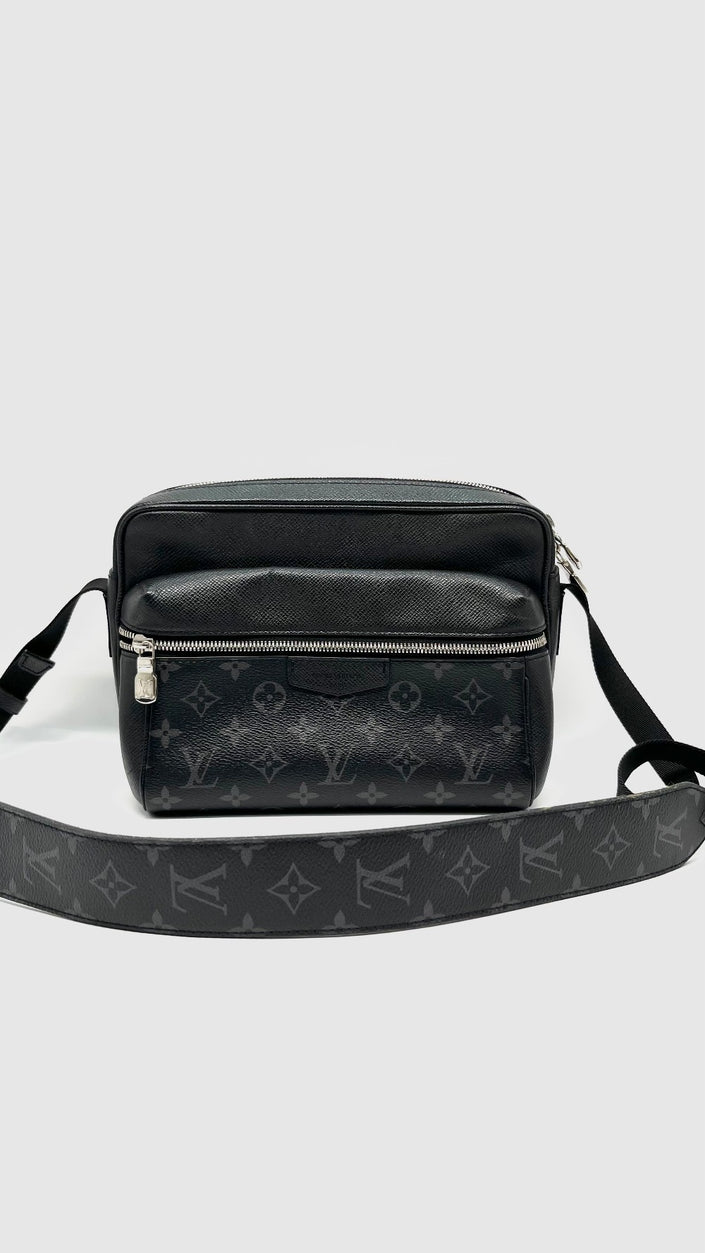 Preowned. LV Outdoor Messenger Eclipse. FO5129|14468