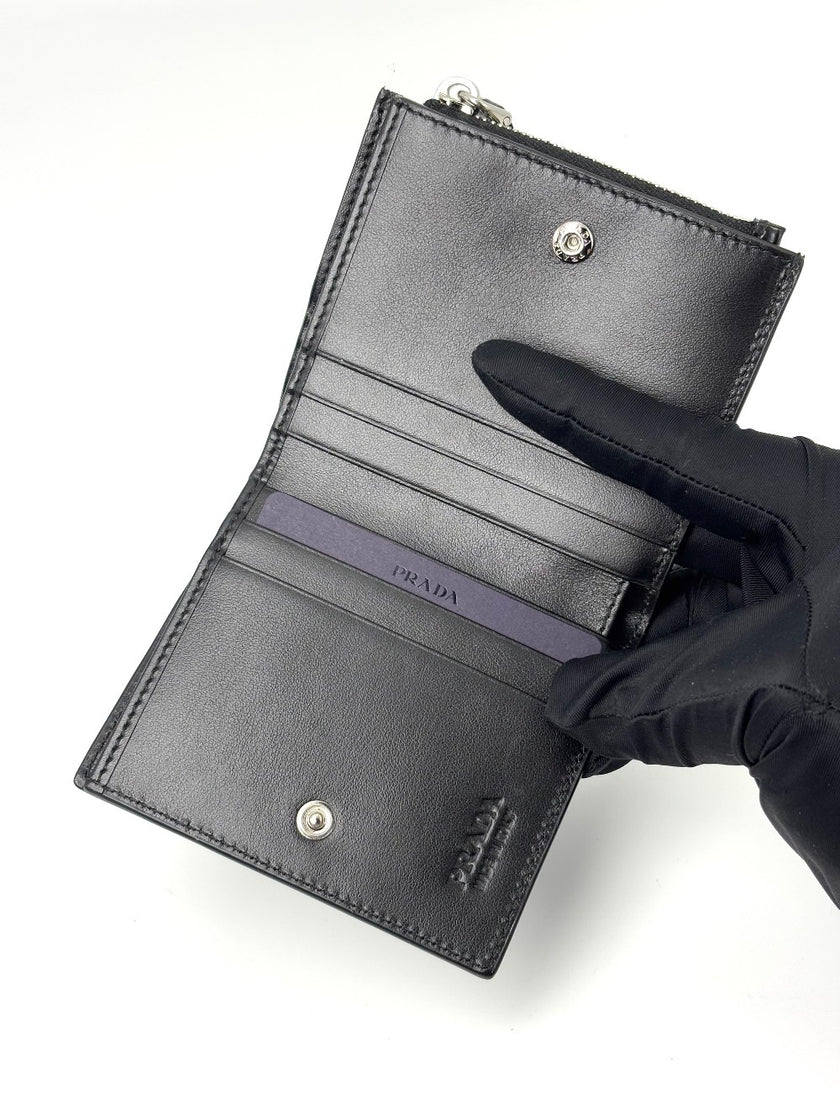 Brand New. Prada Bifold Wallet Black Calfskin|7208