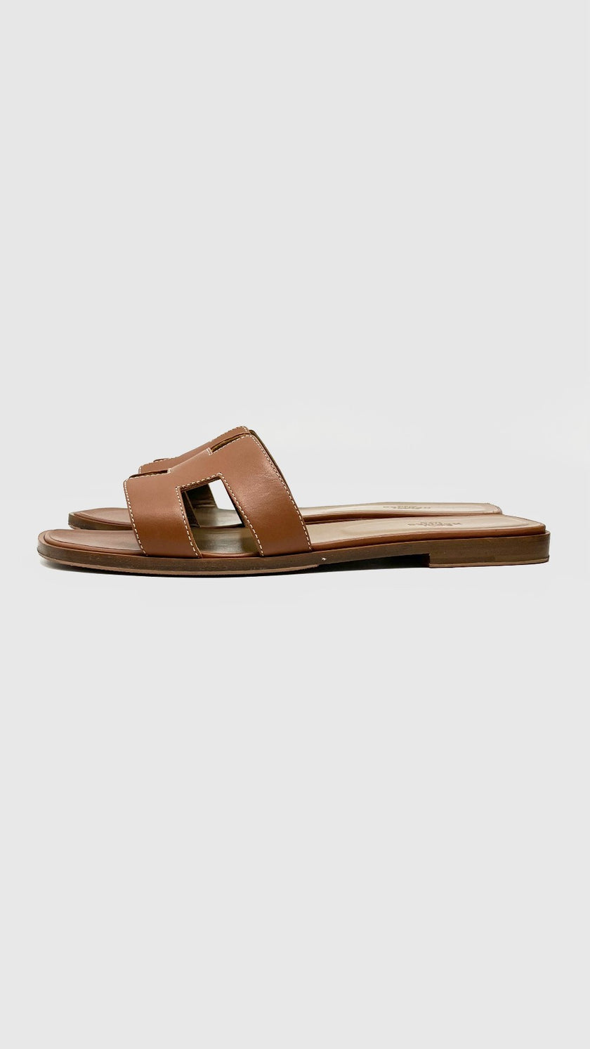 Preowned. Hermes Oran Sandals Gold. 40|11456