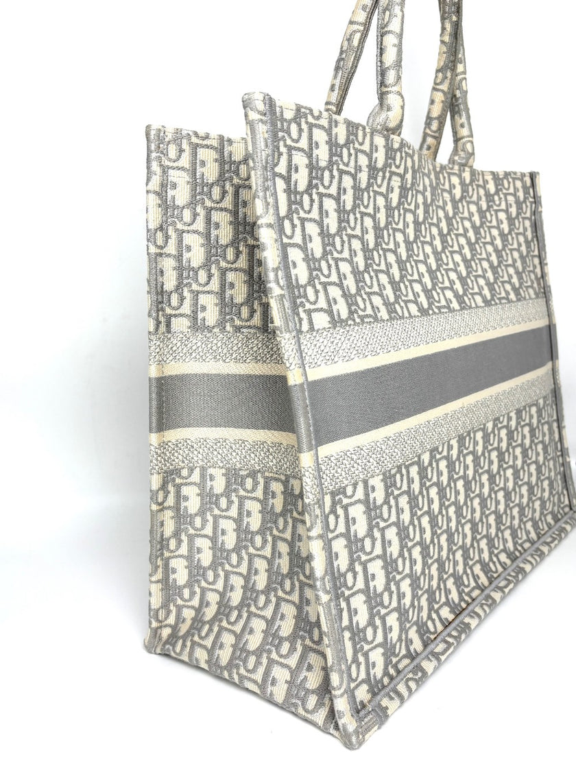 Brand New. Dior Book Tote Medium Oblique. 50MA1222|12473