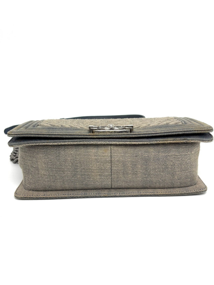 Preowned. Chanel Leboy Old Medium Denim Chevron. 20868363|8176