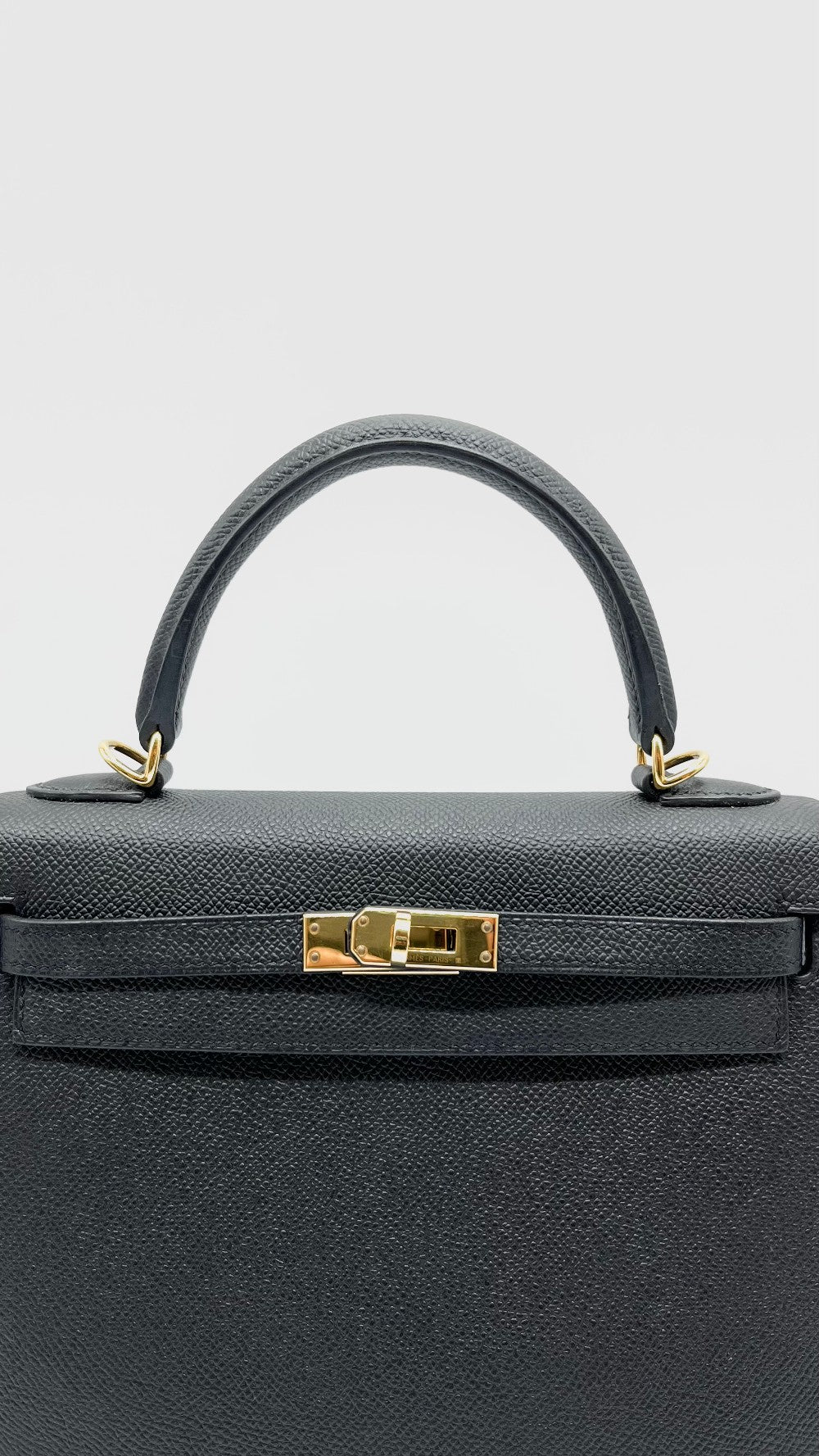Preowned. Hermes Kelly 25 Black Epsom Sellier PHW. CPY539DQ|5464