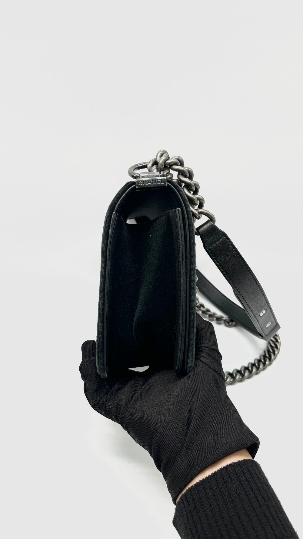 Preowned. Chanel Leboy Old Medium Black Velvet Ruth HW. 19944432|14733