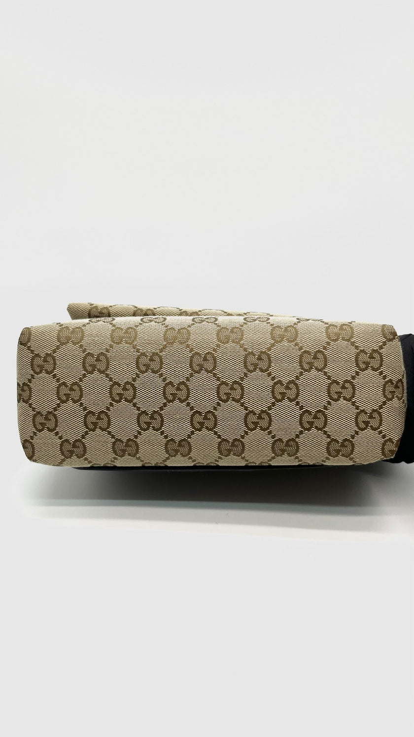 Like New. Gucci GG Canvas Small Crossbody Bag. F04364117|16417