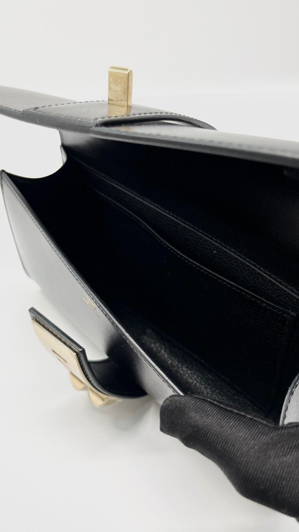 Preowned. Hermes Medor 23 Clutch Black GHW. RFA012BI|9785