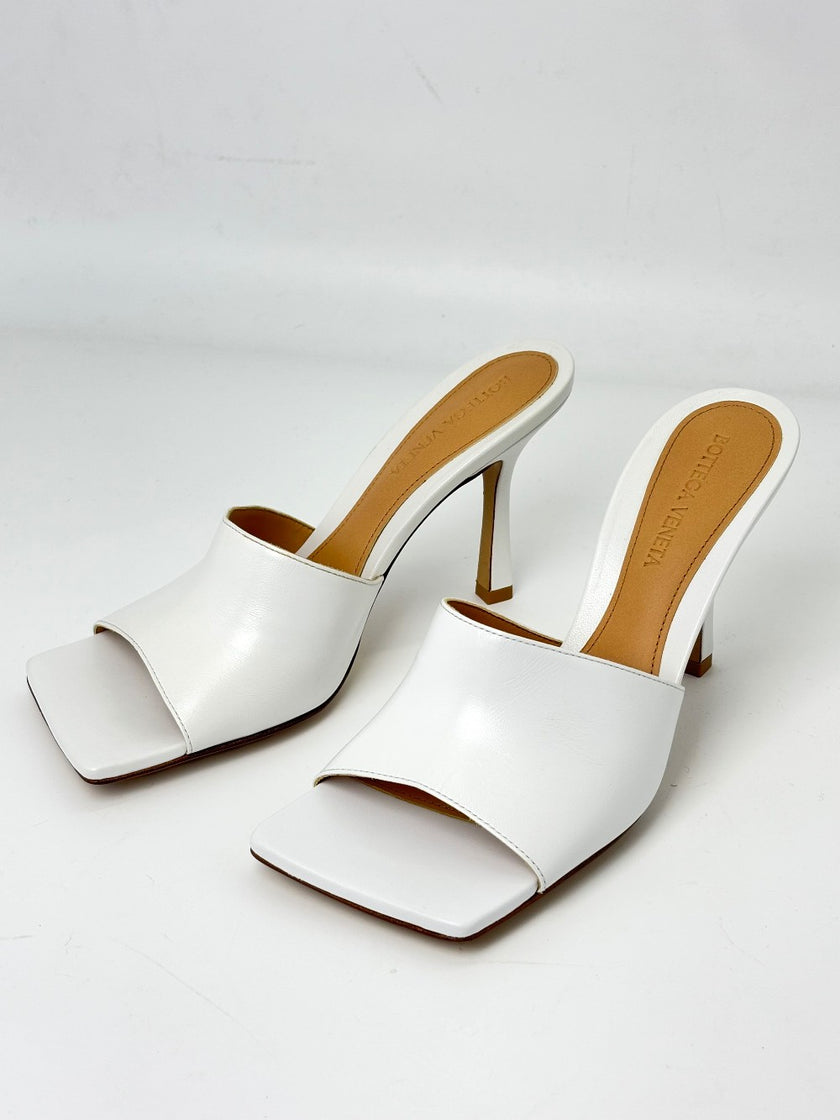 Brand New. Bottega Low heel White. 37|7520