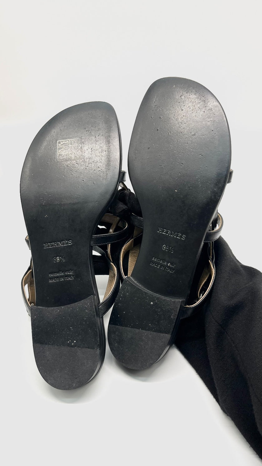 Preowned. Hermes Corried Cyan Strap Sandals Black. 38.5|10405