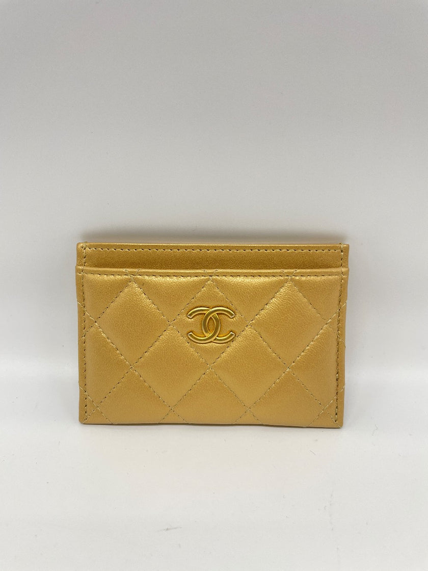 Brand New. Chanel Card Holder Gold. 28039593|12527